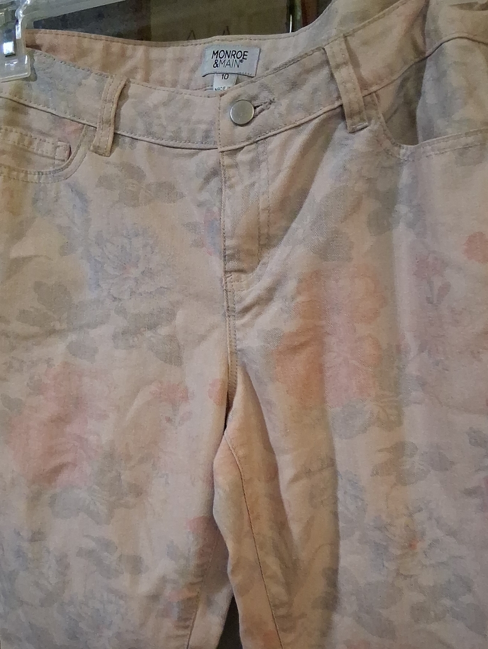 Monroe & Main Beige Floral-Print Skinny Jeans